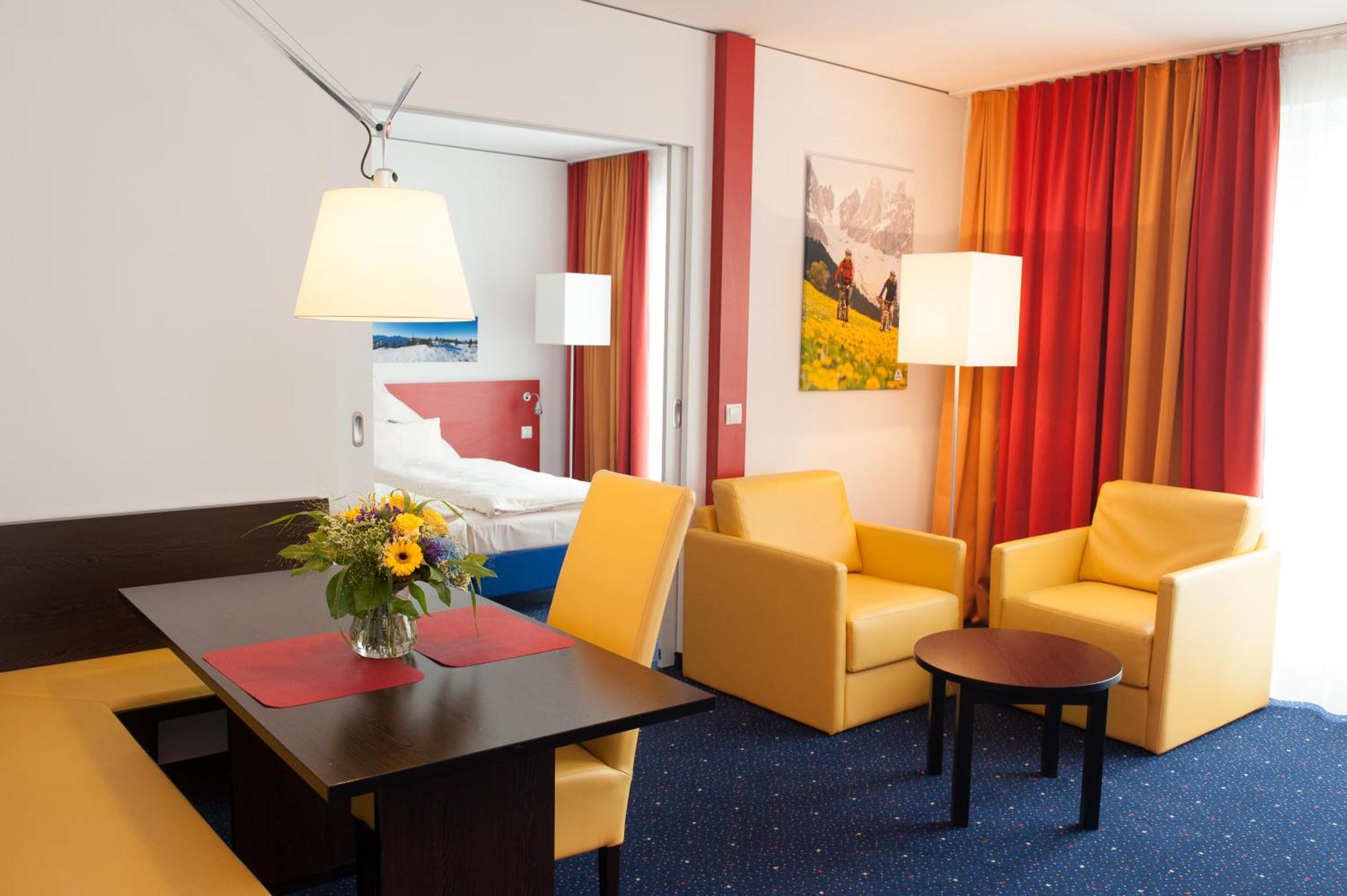 Stay2Munich Hotel & Serviced Apartments Brunnthal Exterior foto